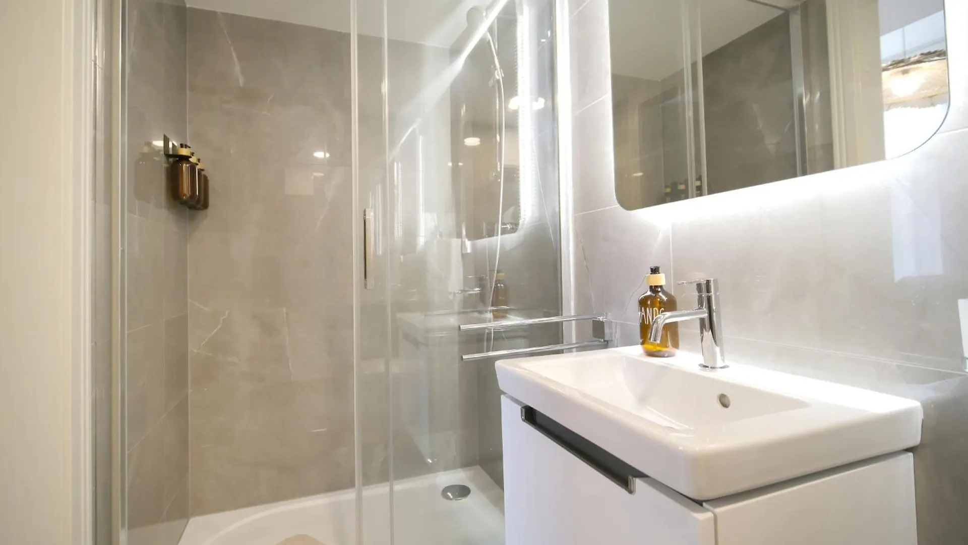 Luxemi Apartments I City Center Premium Studio 프라하